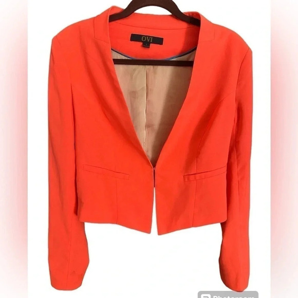 OVI fun, contemporary, short coral blazer. Size L - Picture 2 of 7